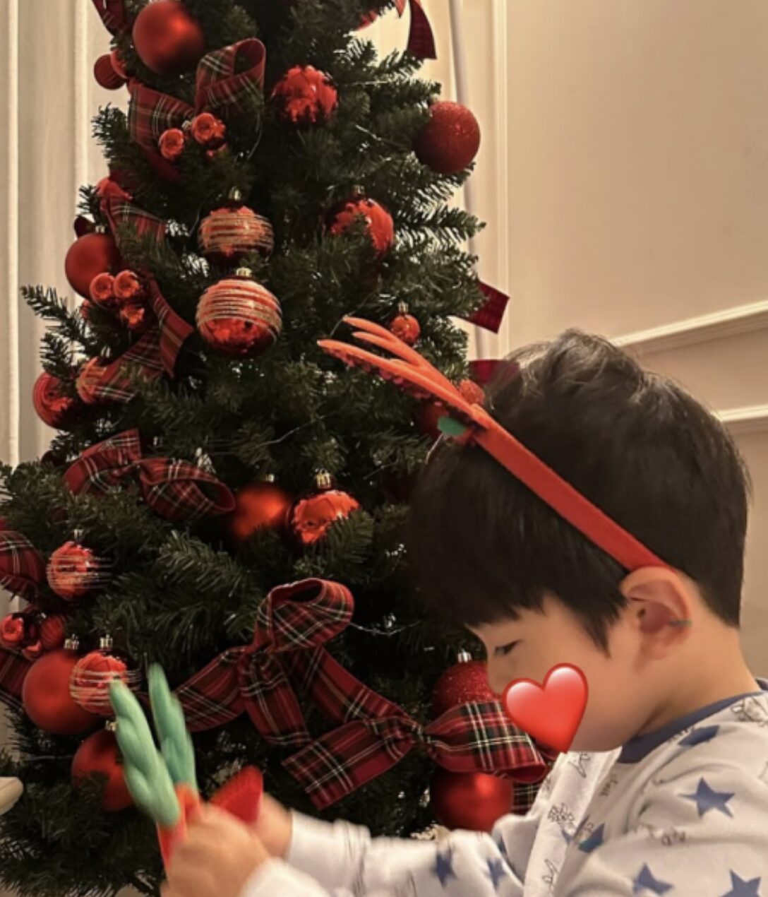 K-Drama Star and Idol Pair Introduce Their Charming Sons 3 Eric’s comment love