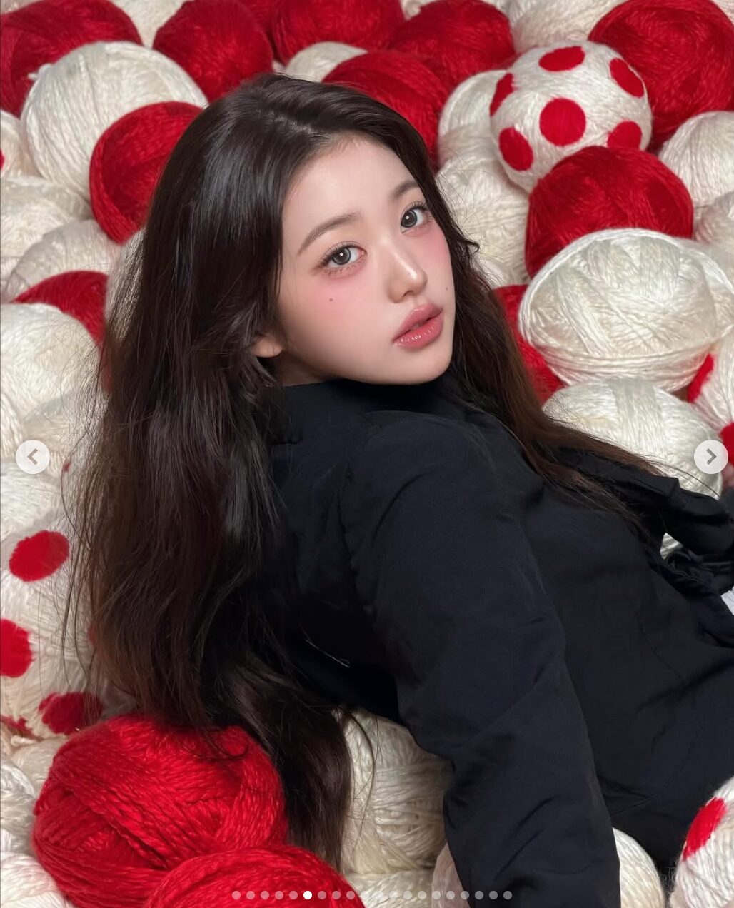 IVE Jang Wonyoung’s Kissing Photo Generates Widespread Reactions 2 Jang Wonyoung Instagram photo