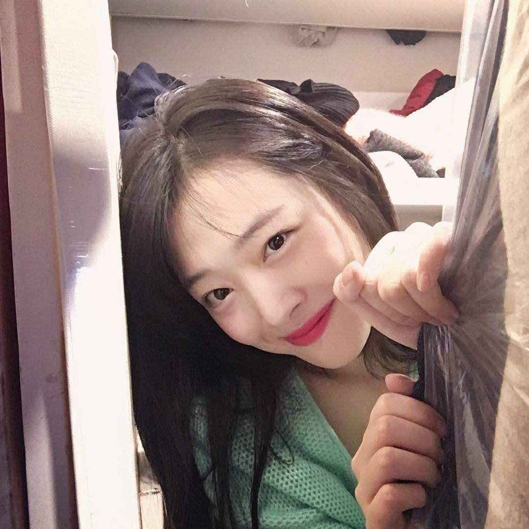 Sulli has kept her fans updated through Instagram while being inactive as an artist.