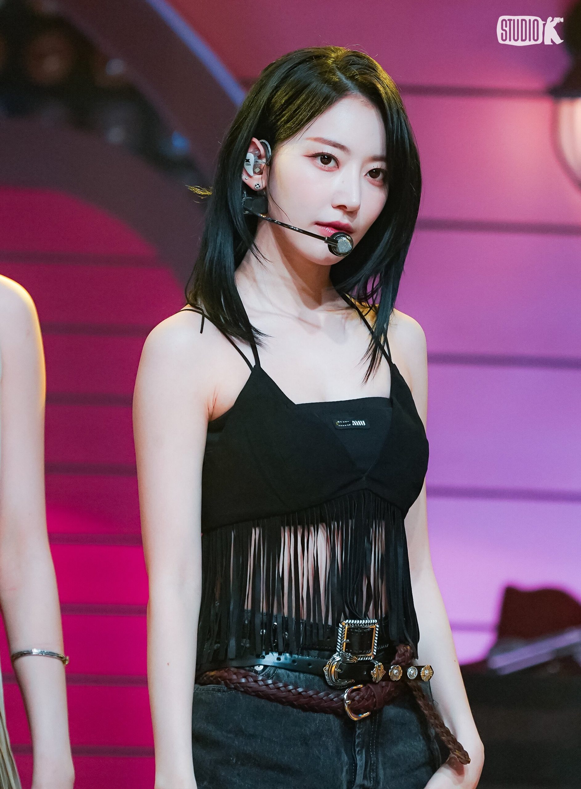 230505-LE-SSERAFIM-Sakura-Unforgiven-at-Music-Bank-documents-2