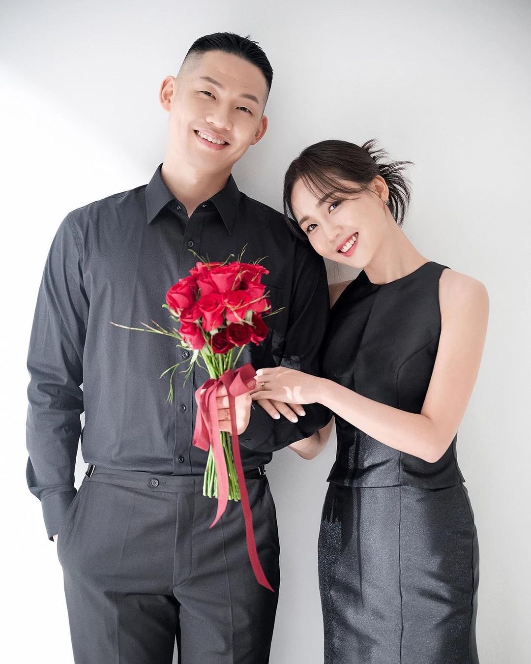 Kaogaii and his wife (right) | @kaogaiiwtf/Instagram