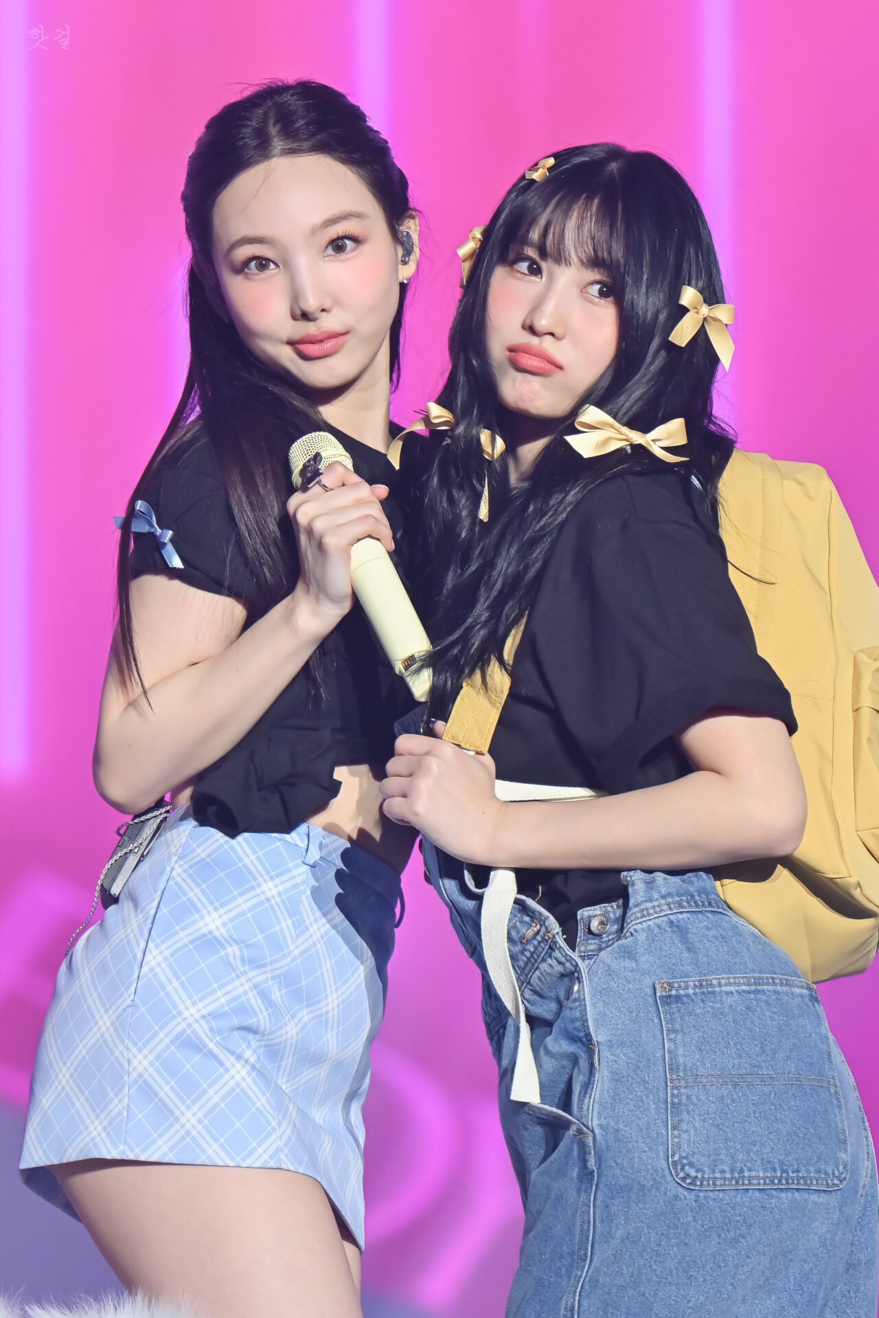 230416-TWICE-Nayeon-Momo-READY-TO-BE-World-Tour-in-Seoul-Day-2-documents-2(1)