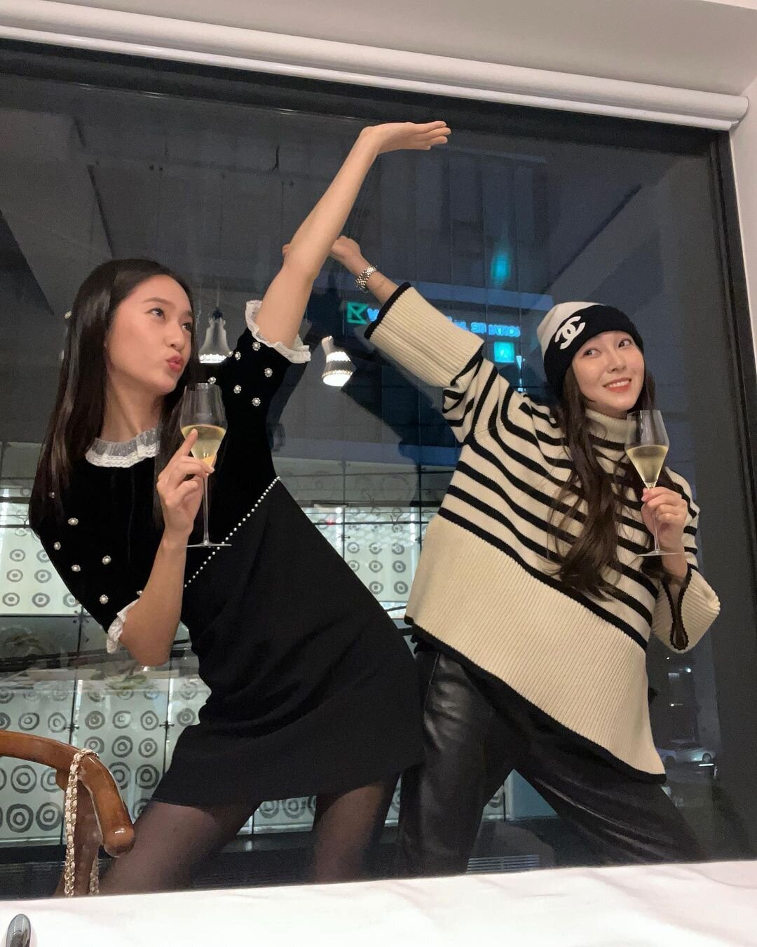 221024-Jessica-Jung-Instagram-Update-with-Krystal-Jung-documents-4