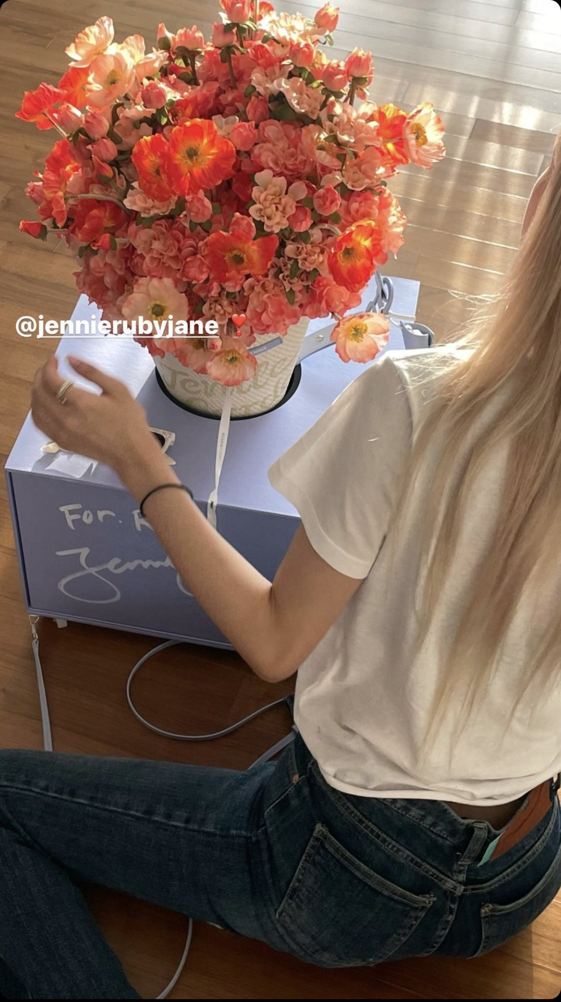 GLoMmYdbsAAGS6w.jpg (1)