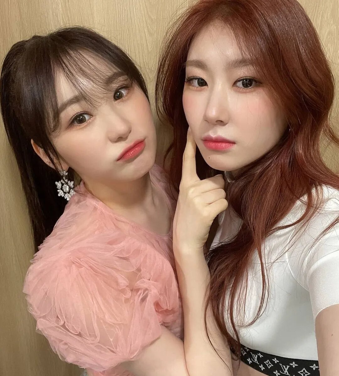 itzy-izone-k-pop-siblings-chaeryeong-chaeyeon