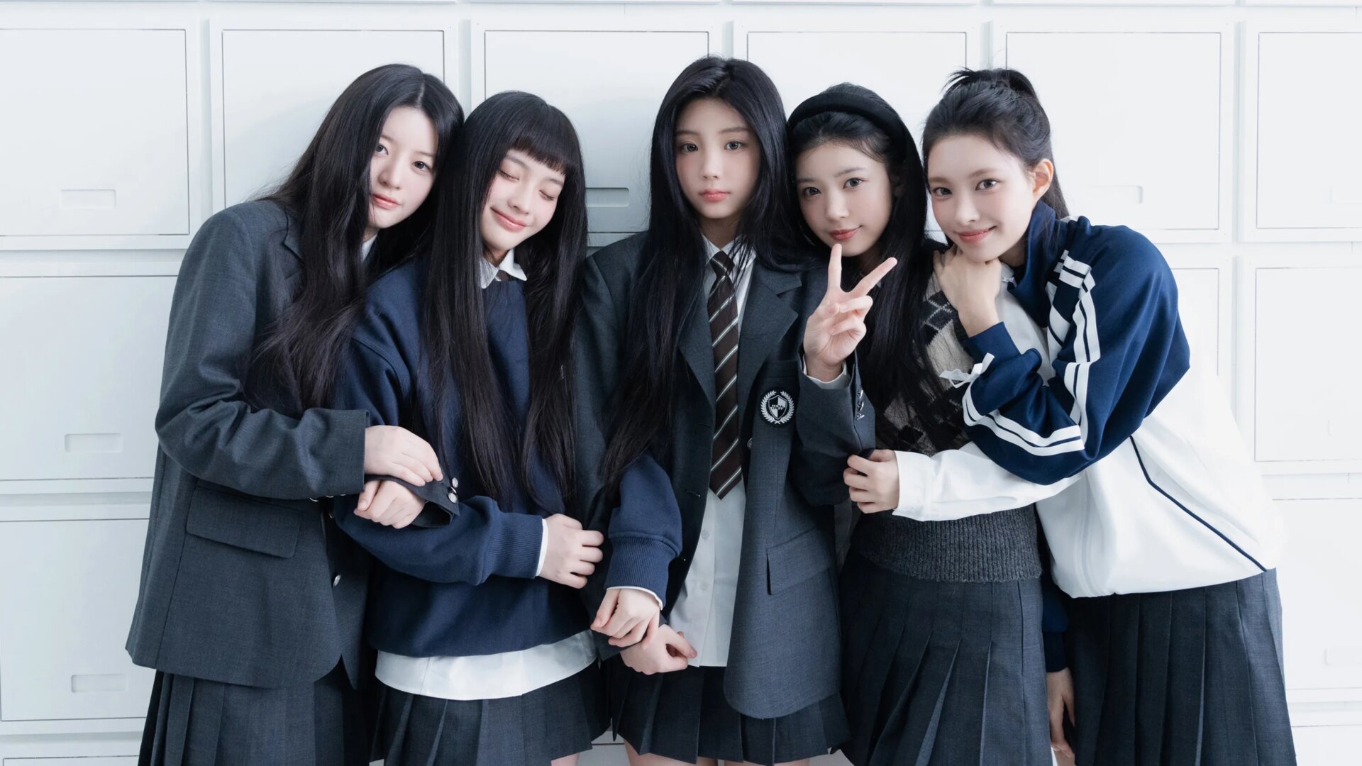 ILLIT_MV behind_all.jpg