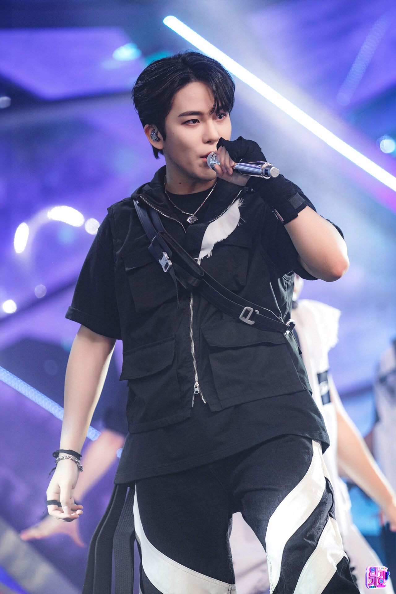 231210-ATEEZ-Jongho-Crazy-Form-at-Inkigayo-documents-2