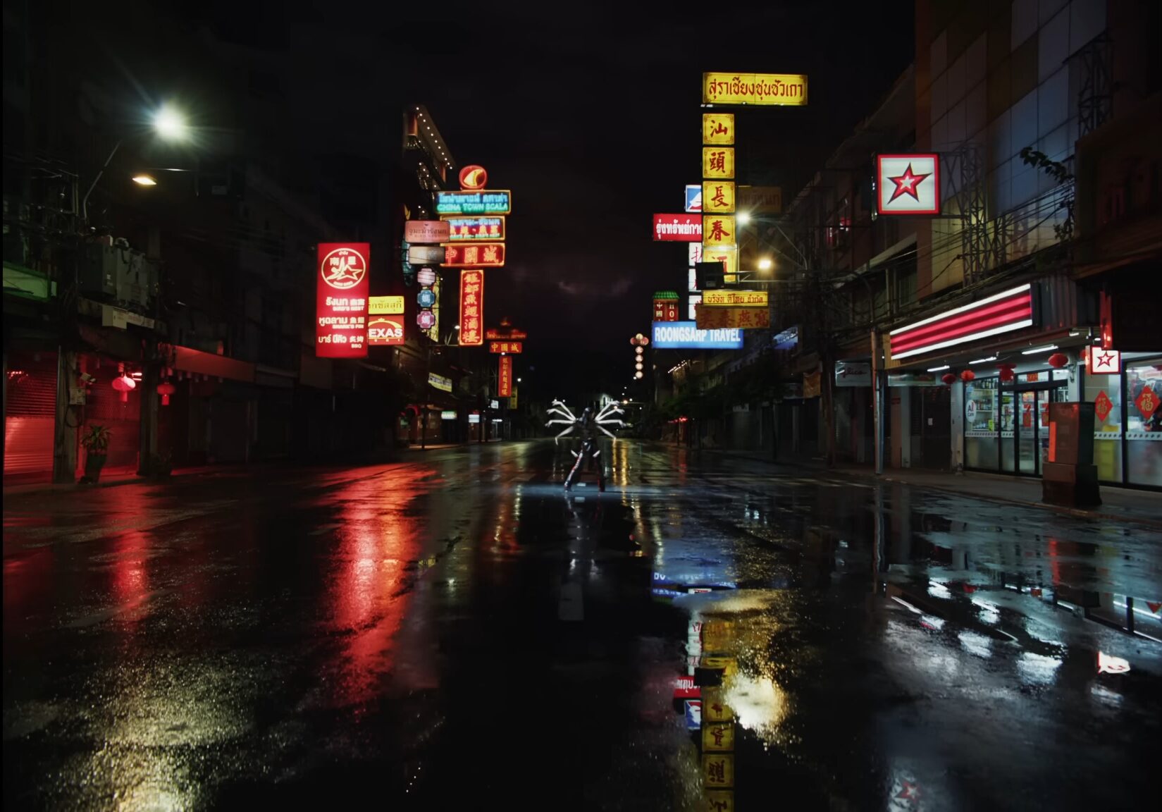 LISA - ROCKSTAR (Official Music Video) 0-14 screenshot (1)