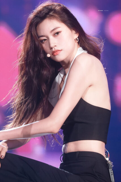 220702-Weki-Meki-Doyeon-Uni-con-documents-1