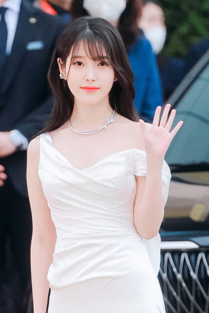 230428_백상예술대상_IU_(2)