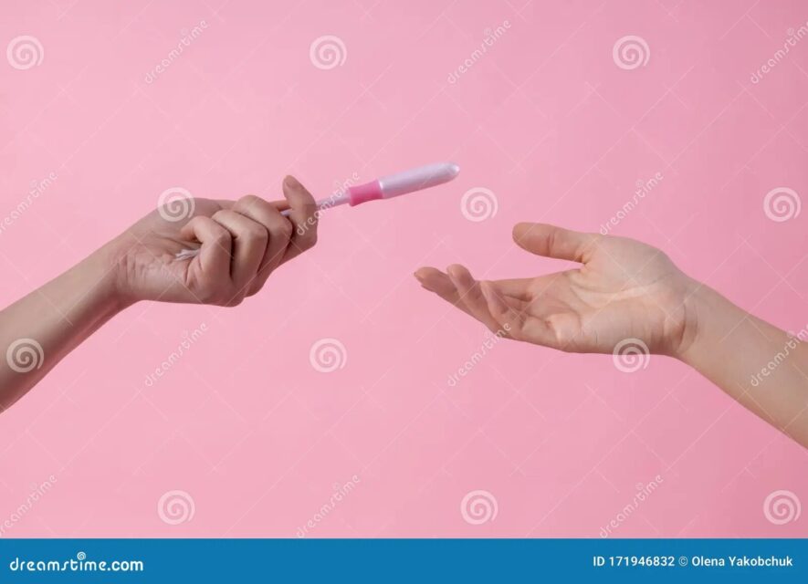 girl-giving-tampon-applicator-to-her-friend-stock-photo-close-up-women-hands-passing-one-another-pink-background-171946832.jpg