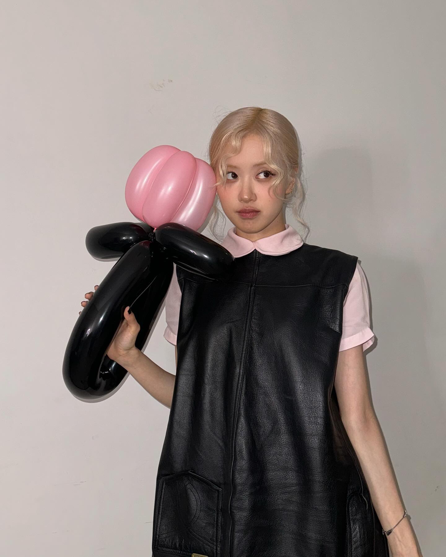 BLACKPINK Rosé’s Luxurious Outfit Has Gone Viral — Here’s How Much It ...