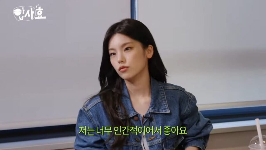 ITZY YEJI's JYP Entertainment headquarters tour 22-2 screenshot