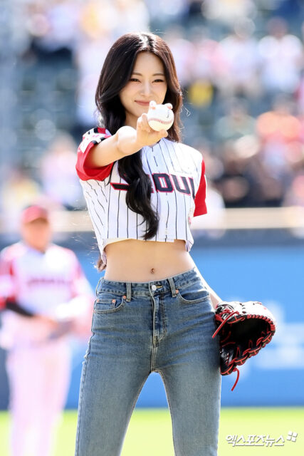 240922-TZUYU-s-First-Pitch-for-LG-Twins-documents-1