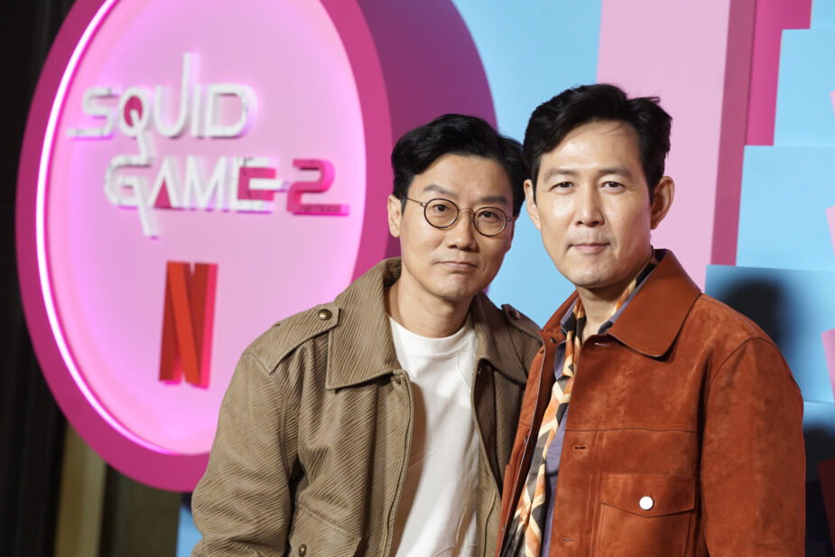 Hwang Dong Hyuk (left) and Lee Jung Jae (right)