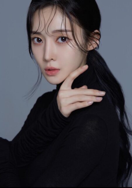 Lee-Areum-2023-profile-photos-documents-4