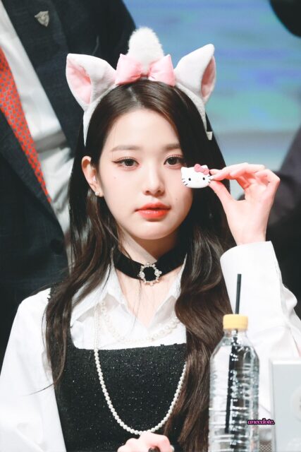 230414-IVE-Wonyoung-Fansign-documents-11