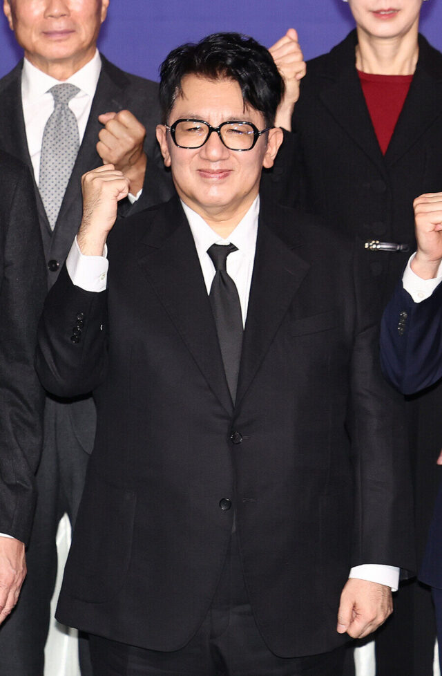 HYBE Bang Si Hyuk’s Latest Looks Leave Netizens Shocked