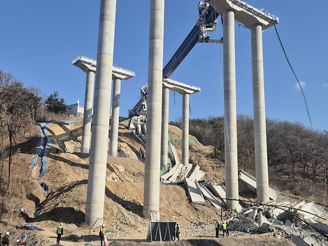 Bridge Collapses At Anseong Expressway Construction Site— Fatalities Confirmed