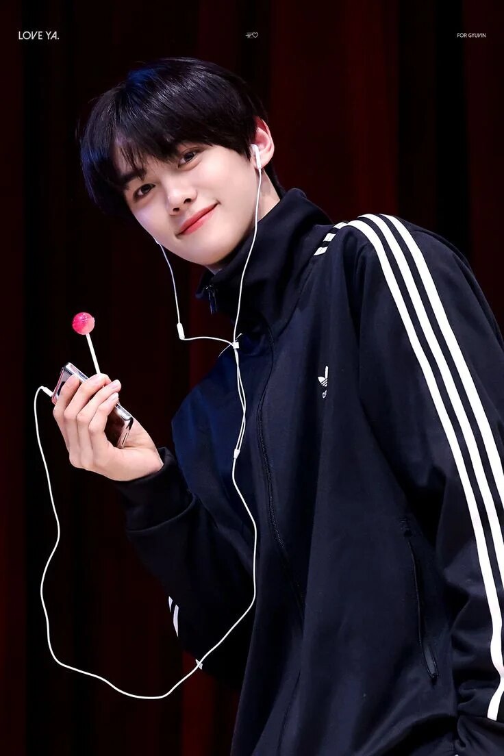 we-love-our-moodmaker-puppy-kim-gyuvin-v0-4xr4eomzapbe1