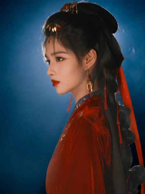 It feels good to follow the wind, the sky is wide🏹 The clouds have cleared and the moon is vis (1)