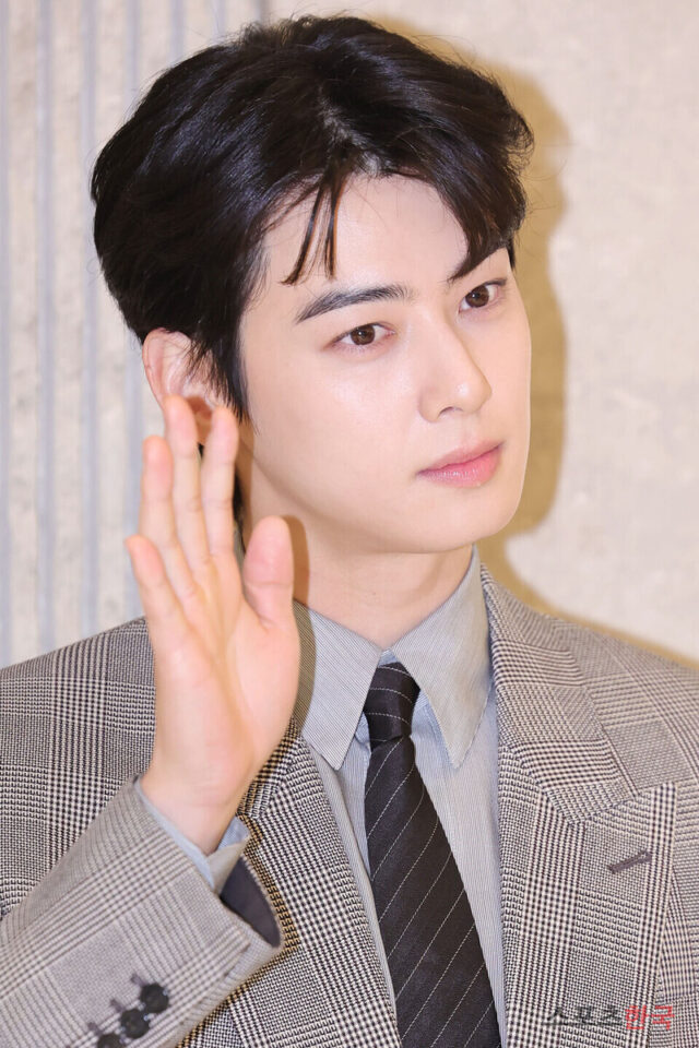 250331-Eunwoo-Reopening-Event-of-Saint-Laurent-Shinsegae-documents-1