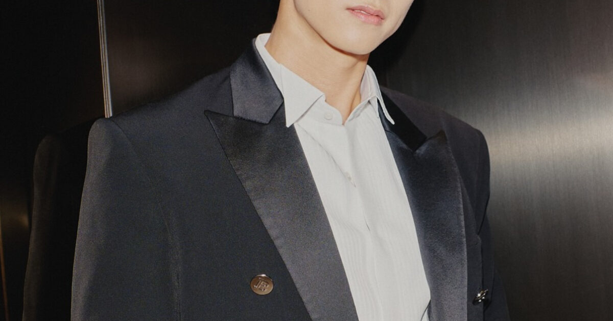 Popular Idol-Turned-Actor Shares Wedding News With Handwritten Letter