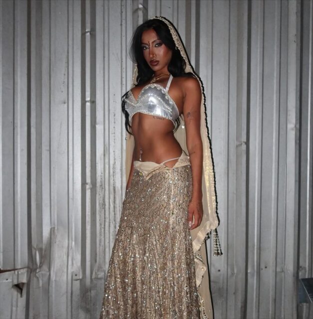 Diwali + friends!!!!🪷🪷🪷 (2)