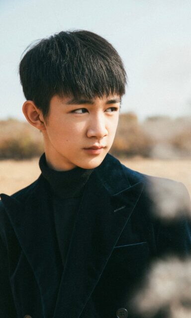 Rong_fresh_off_his_win_of_Newcomer_Actor_award_at_the_2nd_Asia_Contents_Awards_at_BIFF