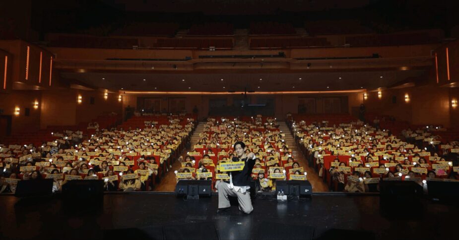 chen concert crowd