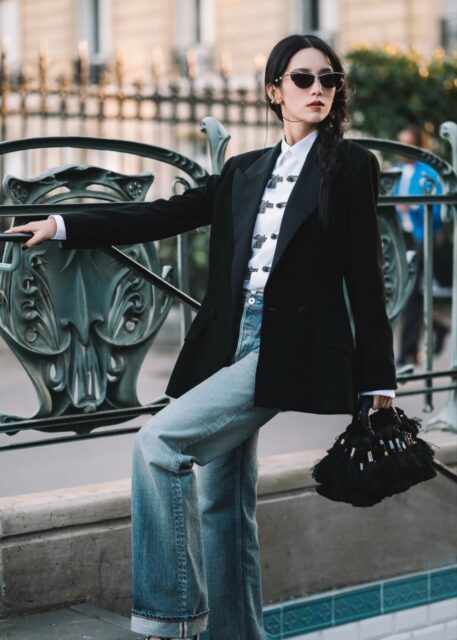 zhou-ye-dilraba-and-deng-wei-at-the-dior-fashion-show-in-v0-pig2dlt4qisf1