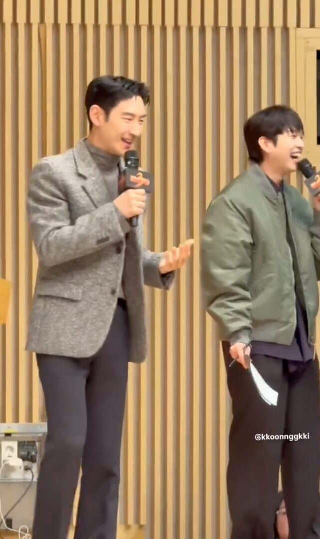 A Fan’s Answer Makes Top Actor Fall To His Knees In Disbelief