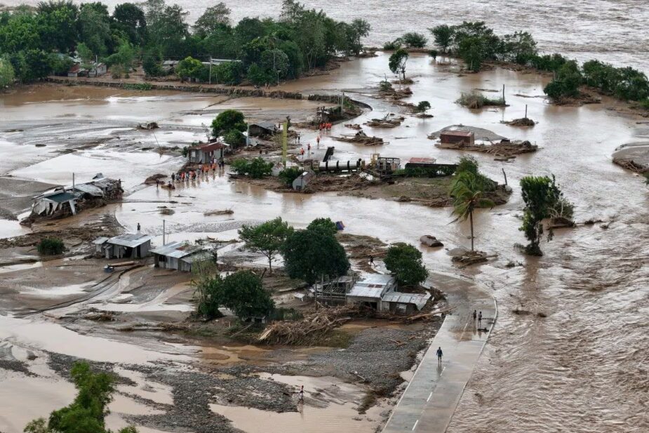 1762765336461AFP__20251110__83KA3ZQ__v2__MidRes__TopshotPhilippinesWeatherTyphoon