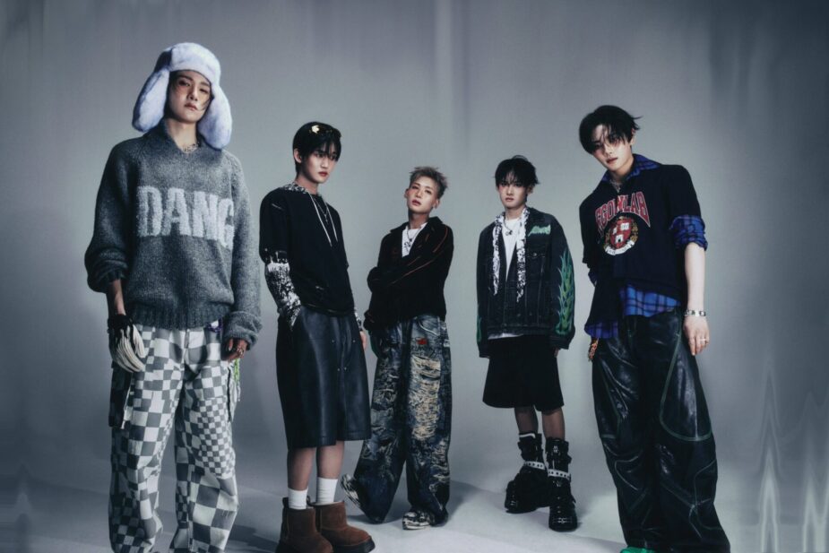 1versegroupphoto-scaled