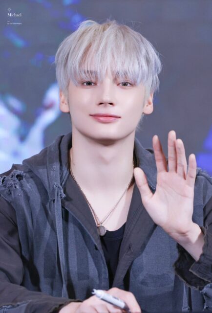 250904-HUENING-KAI-AT-FANSIGN-EVENT-documents-1 (2)