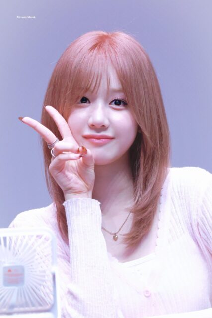 251012-Pharita-at-MAKESTAR-Fansign-Event-documents-23