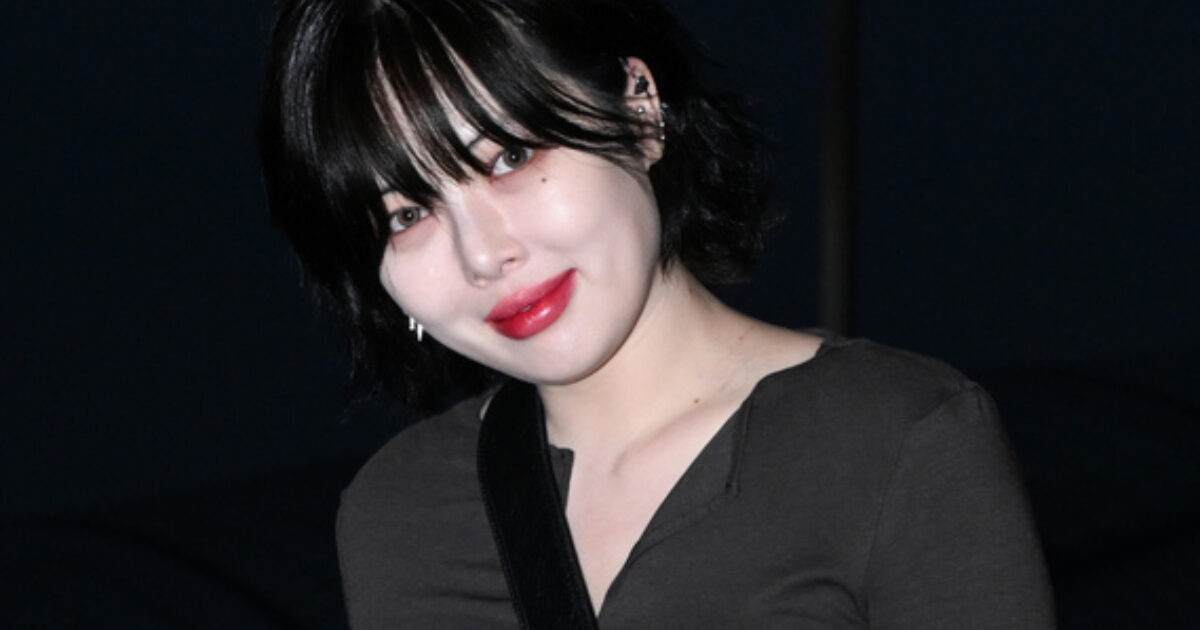 Korean Netizens Rally Behind HyunA After She Apologizes For Fainting