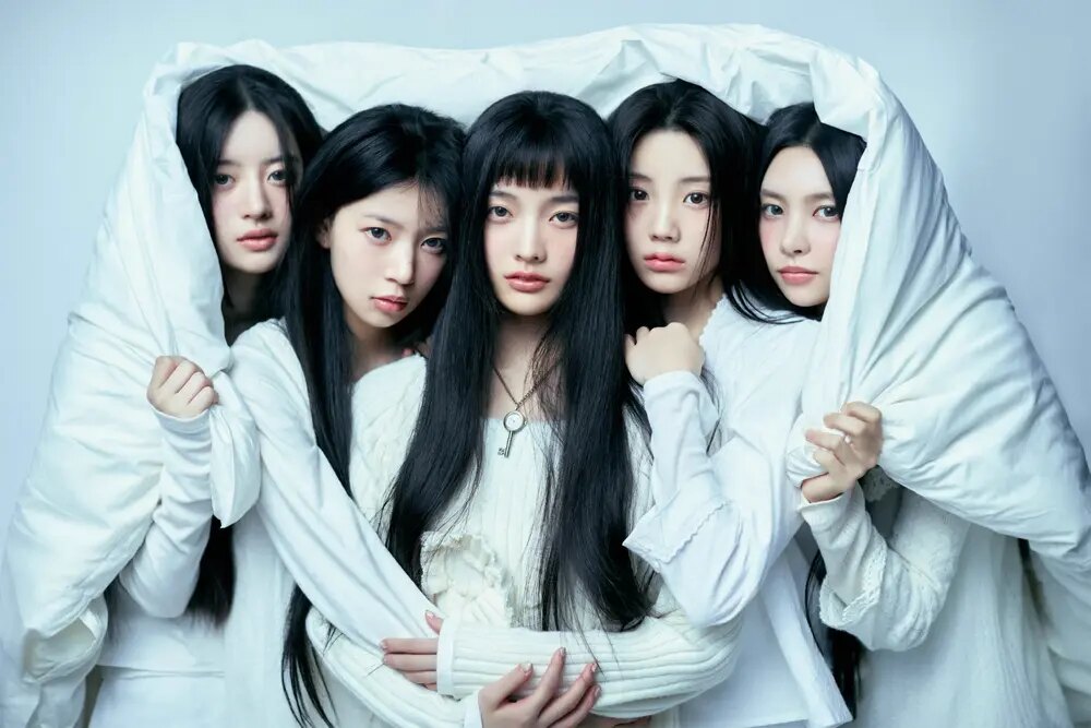 ILLIT_Super_Real_Me_group_concept_photo_7
