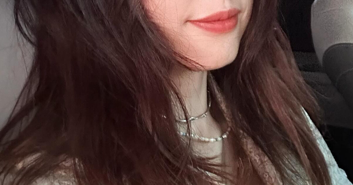 Top K-Pop Star Boasts Her “Mega-Rich Girl” Status In An Unexpected Moment