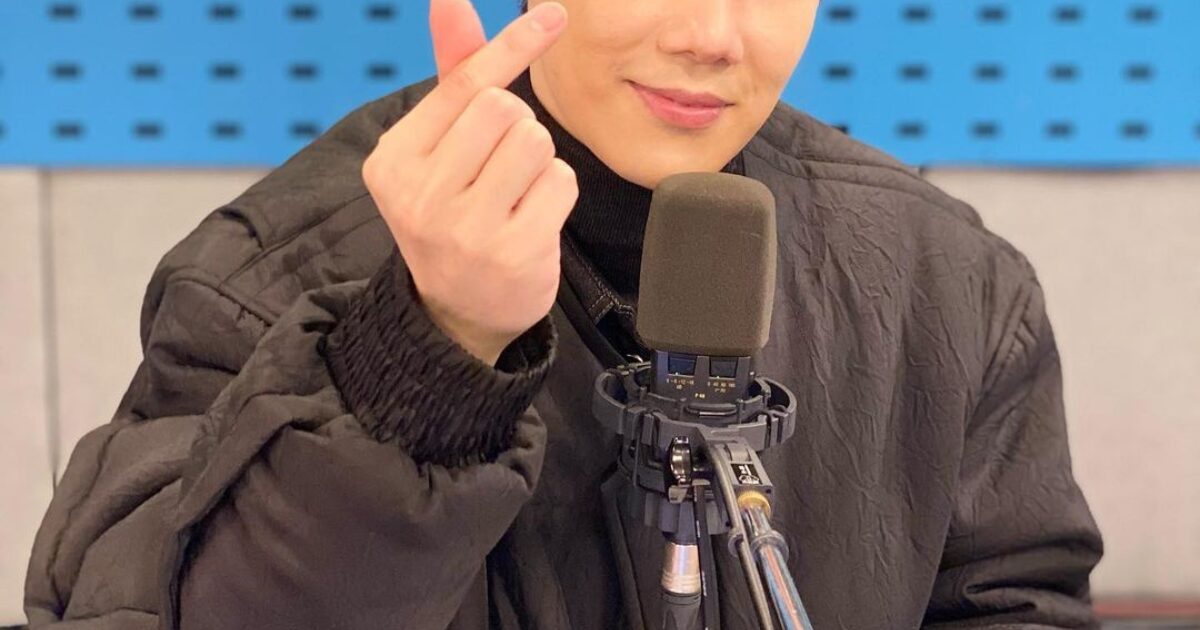 A Boyfriend’s Obsession With A 2nd-Gen Male Vocal Legend Left Girlfriend Questioning “Is He Gay?”