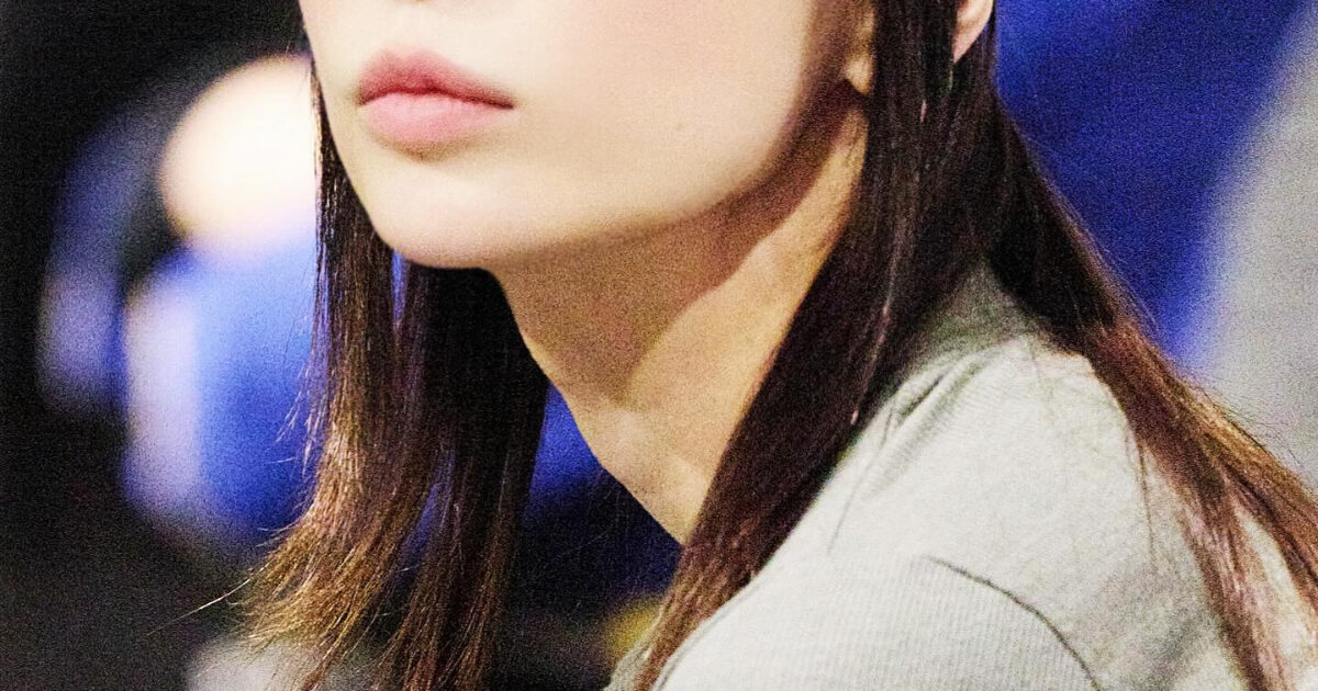 Beloved Idol Still Performs To 14,000 Empty Seats After Her Concert Gets Canceled - Koreaboo image