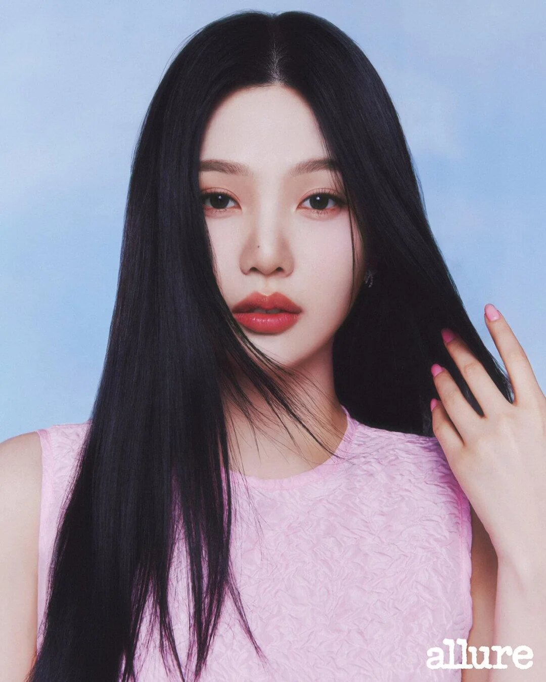 red-velvet-joy-allure-korea-may-2024-issue-pictorial-v0-sm1dup5jiovc1