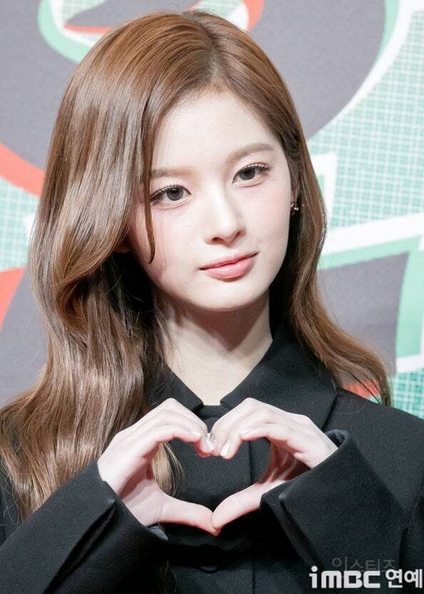 Análise detalhada dos traços faciais comparativos