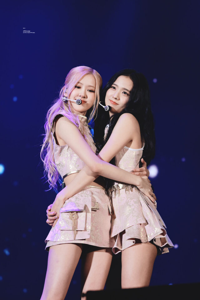 221015-BLACKPINK-Jisoo-Rose-BORN-PINK-Concert-in-Seoul-documents-1