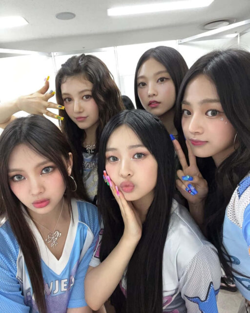 new-jeans-group-selfie-8d5bn0lsujway5jb