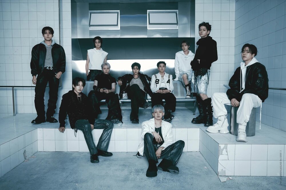 TREASURE_Love_Pulse_group_concept_photo_2