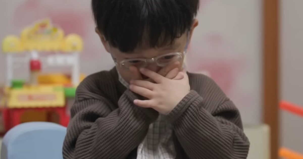 International Outrage Erupted Following 4-Year-Old’s Confession — “I Think My Parents Don’t Like Me”