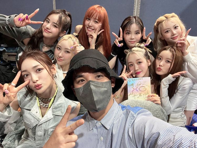 220702-on-instagram-xgalx-producer-simon-and-xg-with-hikaru-v0-e6g7fey1l5991