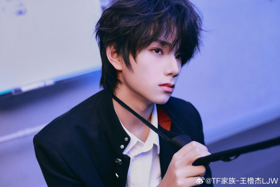 d81a615bgy1i9yw3khrp9j238o25s7wk