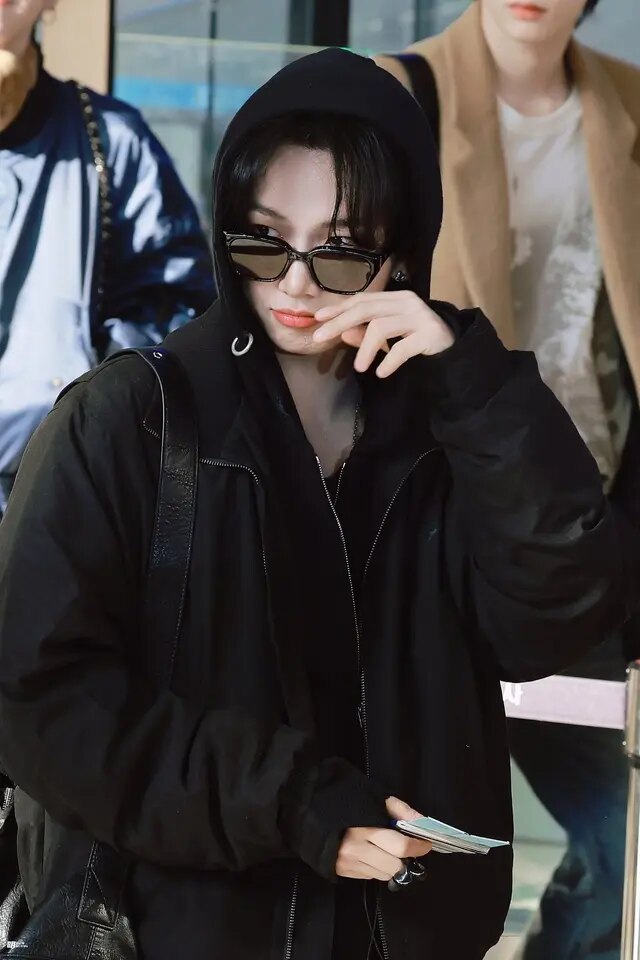 251212-BOYNEXTDOOR-Jaehyun-at-Gimpo-International-Airport-documents-3